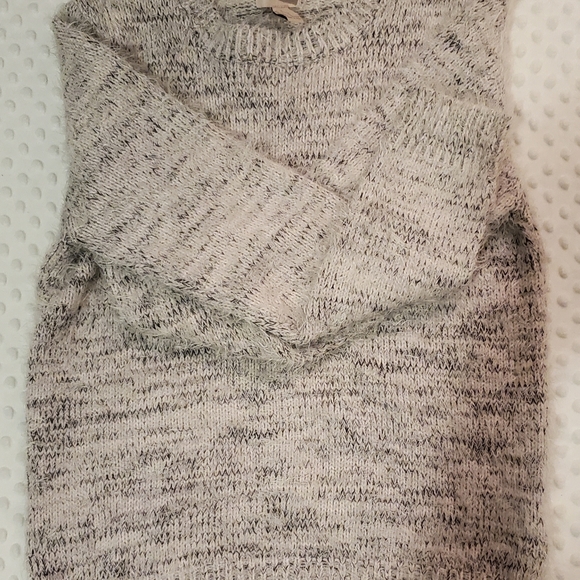 sweater - Picture 2 of 3